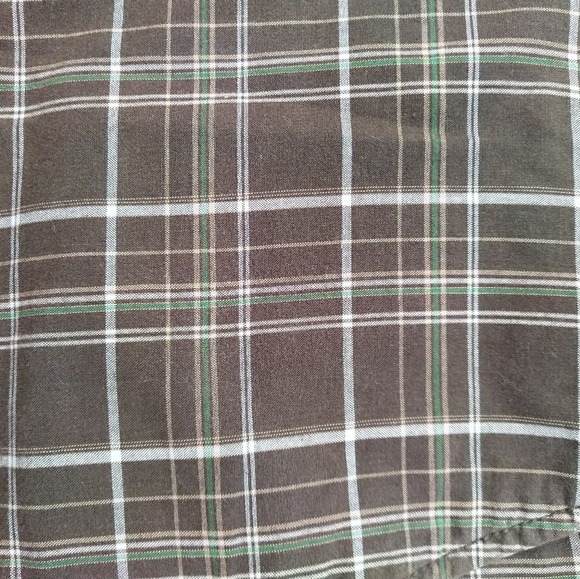 OLD NAVY men's Checked Bermuda Shorts - Picture 2 of 7